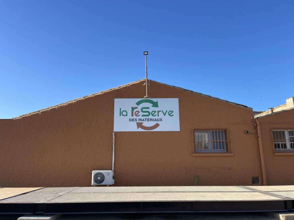 Photo plateforme de réemploi La ReServe Sigean partenaire de Caprionis